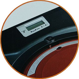 Mediante el reloj de la estacion de recarga se puede programar el horario en el queremos que limpie el robot.