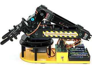 Brazo robot de 6 ejes en posici&oacute;n de reposo. Modelo del a&ntilde;o 2006. Clic para ampliar.