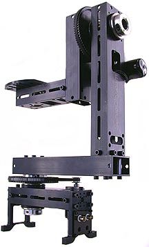 Estructura de aluminio rigida que garantiza estabilidad y suavidad en los movimientos.