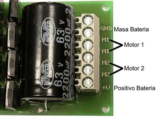 Detalle de las conexiones del motor y la bateria de motor en el controlador MD22. Clic para ampliar