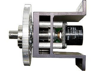 El potenciometro de calidad industrial se encuentra aislado mecanicamente del eje de fuerza para mayor precision. Clic para ampliar.