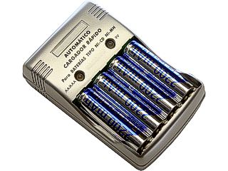 CARGADOR 4 BATERIAS NI-ME /NI-CAD CON 4 BATERIAS. Clic para ampliar