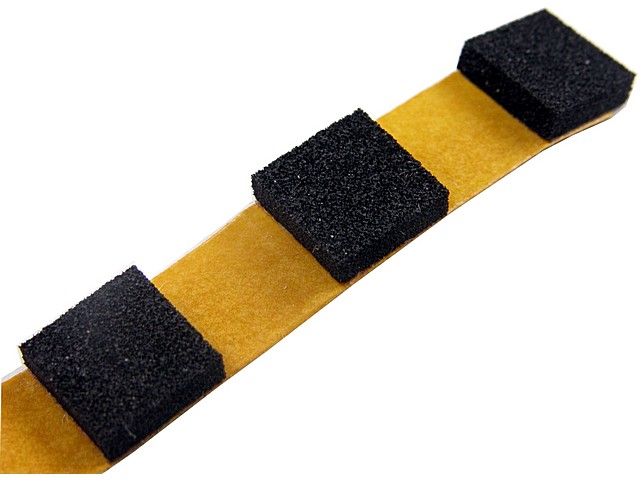 PATA DE GOMA AUTOADHESIVA CUADRADA 10 X 10 MM 25 U. Clic para ampliar